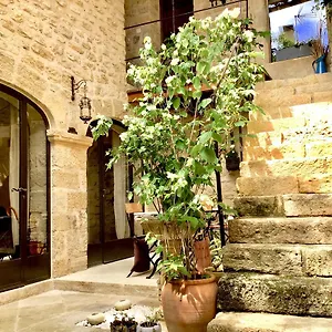 https://un-patio-en-luberon.fr-provencehotel.com